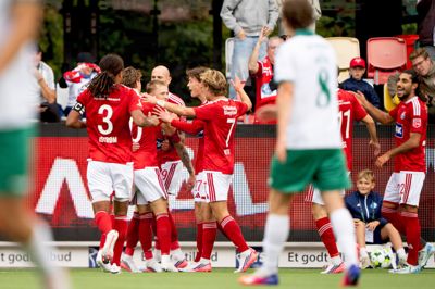 Silkeborg IF-spillerne har haft en del at juble over i de seneste kampe. Et par gode resultater i de kommende kampe kan være op mod tre millioner kroner værd i tv-penge.