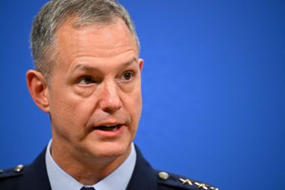 Natos øverstkommanderende, den amerikanske general Alexus G. Grynkewich, siger i et interview med Reuters, at USA fortsat vil levere »vigtige, men mere begrænsede kapaciteter« til forsvarsalliancen, i takt med at europæerne påtager sig en større rolle i forsvaret af kontinentet.