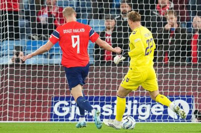 Erling Haaland scorede to gange for Norge mod Danmark.