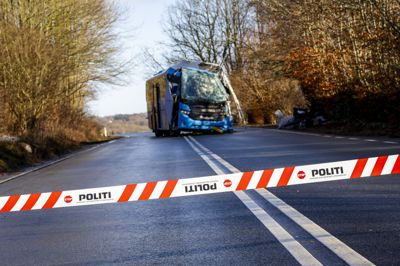I løbet af hele sidste år blev der registreret 143 omkomne i forbindelse med trafikuheld i Danmark. På billedet ses et busuheld på Djursland fra januar i år.
