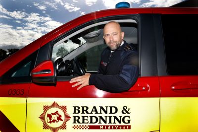 I 25 år har Leon Nielsen arbejdet ved det kommunale beredskab. I dag er han operativ chef for Brand & Redning Midtvest og indsatsleder primært i Ikast-Brande Kommune.
