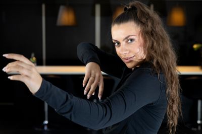 Sofie Langballe Jensen holder af at udtrykke sig gennem dansen. Allerede da hun som barn begyndte at gå til dans, kunne hun mærke, at det gjorde hende glad at danse.