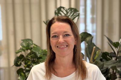 - De første gange var det lidt frygtindgydende at stå over for juridiske dommere i jakkesæt. Men de er rigtig søde, og man føler sig hurtigt ligeværdig med dem, når først man har spist frokost sammen i pausen, siger Camilla Bøgeskov.
