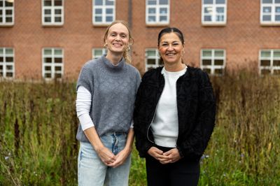 Louise Carstens (t.v.) og Maria Ganc løfter sløret for den kommende prisuddeling, hvor indstillingen nu er åbnet.