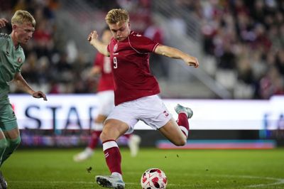 Conrad Harder blev dobbelt målscorer, da Danmarks U21-landshold slog Belarus 2-0 mandag.