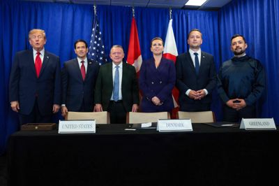 Marco Rubio (nummer to fra venstre) deltog, da ledere fra USA, Danmark og Grønland i sidste uge underskrev en aftale, der betyder, at USA kan etablere nye forsvarsområder i Grønland.