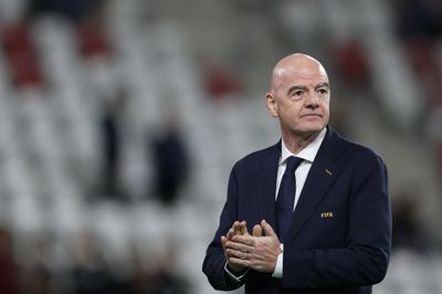 Gianni Infantino har fået hård kritik for forslaget om at sælge andele af VM.