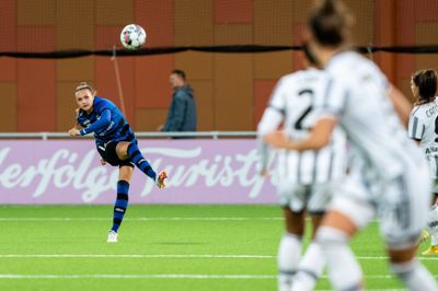 Selma Svendsen - her for HB Køge - kan få debut for Danmark i testkampe mod Canada.