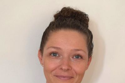 Inger Vestergaard Kirkeby bliver ny borgerrådgiver i Favrskov Kommune, og hun hjælper borgere med at navigere i det kommunale system.