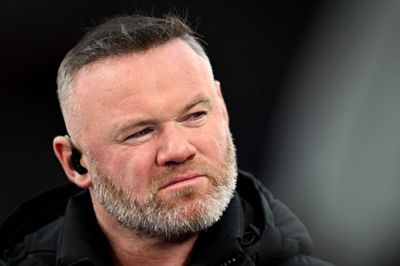 Den 40-årige pensionerede fodboldspiller Wayne Rooney mener ikke, at hans tidligere klub Manchester United fortjener at få Premier League-trofæer, hvis de bliver frataget Manchester City.
