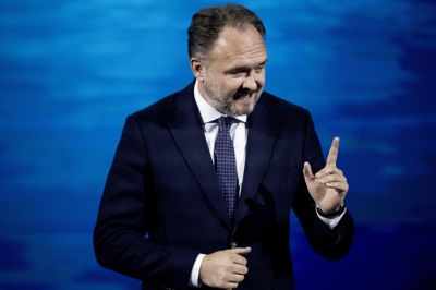 EU's energikommissær, Dan Jørgensen, afviser, at EU træder et skridt tilbage i kampen mod klimaforandringer, selv om han støtter et forslag om at udsætte indrapportering af metanudledning.
