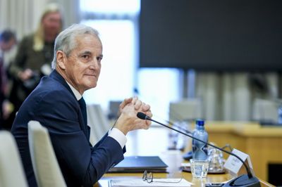 Jonas Gahr Støre udtaler sig i Epstein-høringen i Stortinget onsdag formiddag.