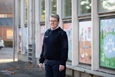 Lotte Bonde markerede onsdag »Uniform på jobbet-dagen« ved at møde på arbejde i sin uniform fra Brand & Redning Midtvest.
