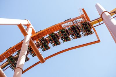 Forlystelsesparken Six Flags Magic Mountain i Californien oplyser, at den lukker rutsjebanen X2, der åbnede i 2008. Rutsjebanen er genstand for flere søgsmål. Her ses Ninja, som er en anden rutsjebane i parken.