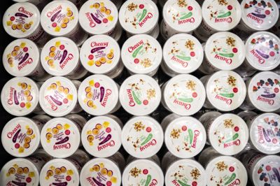 Arla sælger blandt andet skyr under sit brand Cheasy.