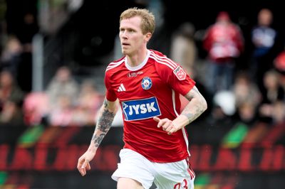 Tonni Adamsen var den store spiller for SIF i foråret. Nu roser han to andre offensivspillere.