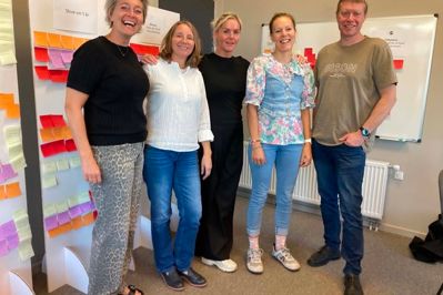 Fem af de syv medlemmer af Skive Kommunes Udviklingsudvalg efter den første brainstorm mod et nyt slogan.