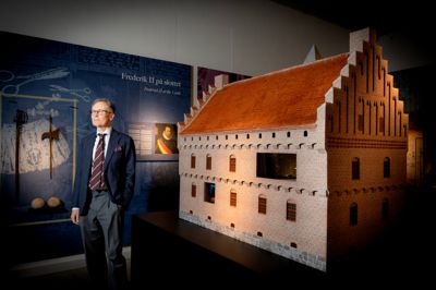 »I Museum Silkeborgs nye udstilling »Slottet på kanten« bliver der gjort meget ud af at fortælle, hvordan forskellige kilder har sammenstykket et solidt billede af, hvordan slottet har set ud.« Sådan skriver Genrejsningskomiteen for Historiske Mindesmærker i Silkeborg-området blandt andet i dette debatindlæg.