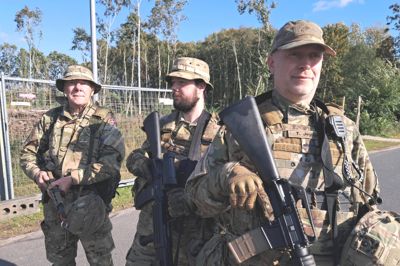 Verner Mølgaard (tv), Michael Christensen og Troels Jegbjærg fra Hjemmeværnskompagni Silkeborg og Kjellerup var del af øvelsen i Silkeborg
