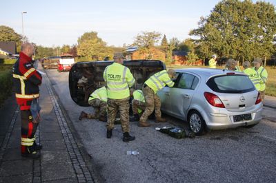 Der var masser af dramatik helt fra morgenstunden lørdag, hvor det både vrimlede med demonstranter og endte med flere trafikuheld i landsbyen.