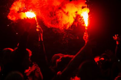 Det kommer til at koste FC Midtjylland 33.000 kroner, at der blev antændt pyroteknik i FCM's tilskuerafsnit i udekampen mod OB i september. Billedet her er dog ikke fra den kamp.