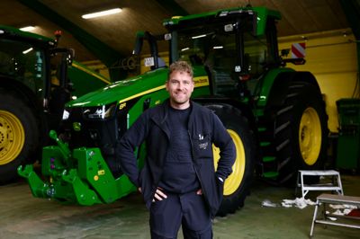 Bjarke Lykkeskov er afdelingsleder hos Semler Agro Herborg, og han kan godt forstå, at landmændene i øjeblikket holder igen med at købe nye maskiner på grund af landbrugets usikre situation.