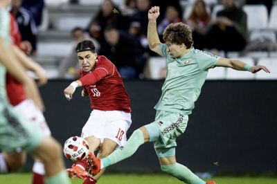 Noah Sahsah udfordrer i Danmarks 2-0-sejr over Belarus i kvalifikationen til U21-EM. Næste gæst på Vejle Stadion er Belgien tirsdag.
