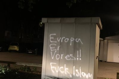 Et eksempel på den graffiti, der i den seneste tid er blevet skrevet i Ikast og i området omkring Stadion Allé. Det har fået flere beboere til at føle sig utrygge.