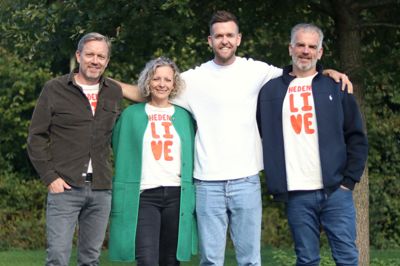 Toke og Maja Kjær Juul (t.v.) var frivillige på den første udgave af Heden Live og har valgt at investere i næste års udgave af festivalen. Det glæder arrangørerne, Kristian Andersen og Thor Stokholm Andersen (t.h.).