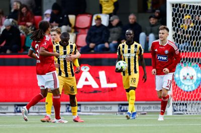 Oliver Ross (t.h.) scorede hattrick efter pausen, men det var ikke nok til at besejre AC Horsens.