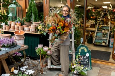 Rex var oprindelig en forretning, der solgte, frugt, grønt og blomster. Men allerede i 1963 blev fokus rettet mod blomster og planter, mens frugt og grønt-delen blev udfaset. - I dag er afskårne blomster en vigtig del - men sådan har det jo ikke altid været, fortæller indehaver Henriette Andersen.