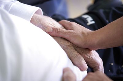 Tryg og klar er et oplæg for ældre medborgere ved speciallæge i anæstesiologi med præhospital erfaring Arne H. Christensen om hverdagssikkerhed og akutte situationer.
