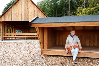 Naturprojektet i Vorgod-Barde omfatter blandt andet en bålhytte og to sheltere, og Karen Raunkjær kalder det en kæmpe tilfredsstillelse at se projekter som disse blive til virkelighed.