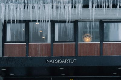 Grønlands tidszone har tirsdag været til debat i Grønlands parlament, Inatsisartut.