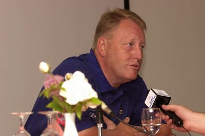 Den tidligere landstræner Bo Johansson under et pressemøde ved EM i 2000. Han bliver af tidligere spillere mindet som et positivt menneske.