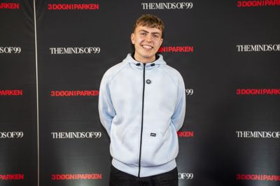 Rasmus Søndergaard udgiver blandt andet indhold på Twitch, YouTube og TikTok. Siden søndag eftermiddag har han sendt live døgnet rundt på Twitch.
