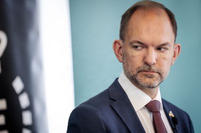 Forsvarsminister Jeppe Bruus (S) afviser, at regeringen vil indgå en sikkerhedsaftale med Rusland.