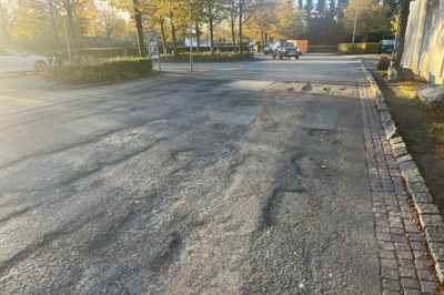 Området omkring Jernbane Allé fremstår kedeligt og som et forfaldent hjørne af byen. Det har i flere år trængt til en kærlig hånd. Sådan lyder det blandt andet i et brev, som tre foreninger i Vildbjerg har sendt til Herning Kommune.