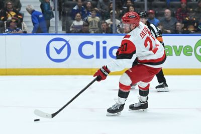 Nikolaj Ehlers blev dobbelt målscorer for Carolina Hurricanes ude mod Vancouver Canucks.