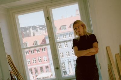 For Julia Hvidtved markerer den første soloudstilling et nyt kapitel efter sin eksamen fra Kunstakademiet. - Hun bliver en af vores faste kunstnere på galleriet. Det kan jeg allerede sige nu, fastslår galleriejer Henrik Omme.