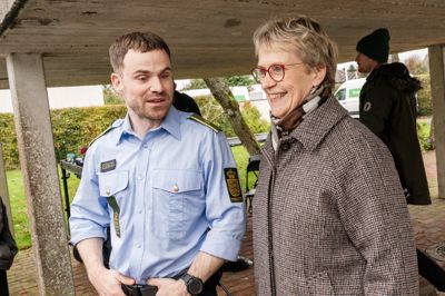 I disse dage optages Hvide Sande 3 i Ringkøbing og Hvide Sande. Onsdag var pressen og politikere inviteret med til at kigge på sidelinjen. Den unge betjent Bjørn møder borgmester Lone Andersen (V). Scenerne optages i en hus på Lindevej i Ringkøbing.