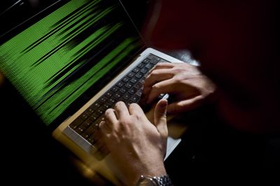 Aarhus Universitet har været udsat for et hackerangreb, men det lykkedes angiveligt ikke at få adgang til og ændre kodeord for cirka 1700 brugere.