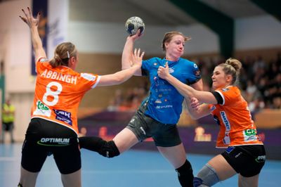 Hollandske Harma van Kreij (i.m.) - her i Krim-trøjen mod Odense i Champions League-turneringen - skifter med øjeblikkelig virking til Ikast Håndbold.