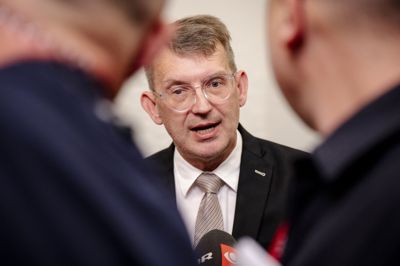Venstres formand, Troels Lund Poulsen, mener ikke, at man skal drikke kaffe med Ruslands ambassadør i Danmark.