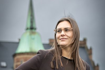 Den lange række af krav, som oplistes i stillingsopslag i dag, er ifølge Rebecca Springer et eksempel på, at arbejdsgiverne ikke altid er åbne overfor at blive udfordret af deres ansøgere. Ifølge hende kommer bunken af ansøgere derfor til at være meget forskellig, alt efter om det er en på 60 år eller 30 år, der står for at ansætte.