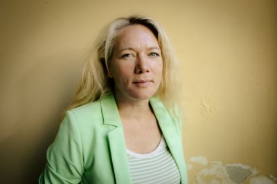 Ifølge minister for samfundssikkerhed og beredskab Lisbeth Bech-Nielsen (SF) kører noget af Danmarks digitale infrastruktur på »gamle systemer på et hav af kritiske områder«.