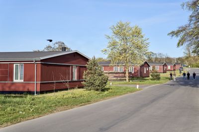 Bornholms Regiment holder til på Almegårds Kaserne i udkanten af Rønne på Bornholm. Frem over kommer der forsvarsfinansieret busruter til nogle af landets kaserner, men det vides ikke, om Almegårds Kaserne er en af dem.