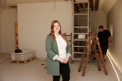 Inden for den nærmeste fremtid - formentlig i begyndelsen af november - forventer Lonni Vejling Høgh at flytte ind i sit nye fotostudie, som hun glæder sig til at tage i brug.