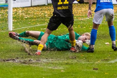 Banen var flere steder umulig at spille på. Det var en tung omgang for spillerne, og Dalügge meldte da også om trætte stænger efter opgøret.