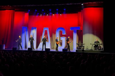 Det gav klapsalver, da de seks mænd lovede endnu et show, og mange vil nok være på plads i KCS til den tid.